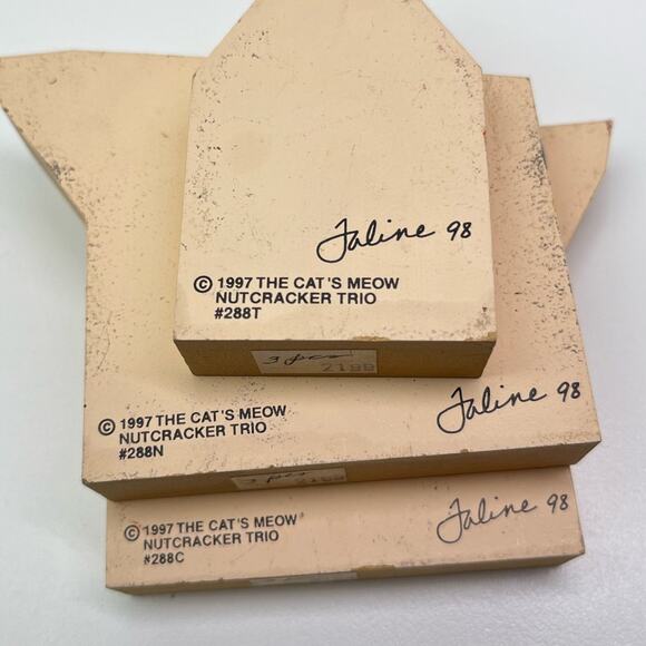 Vintage 1997 The Cat's Meow Nutcracker 3 Piece Wood Christmas Shelf Sitters - Picture 6 of 13